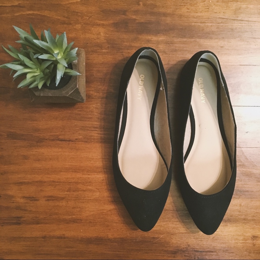Black pointed flats